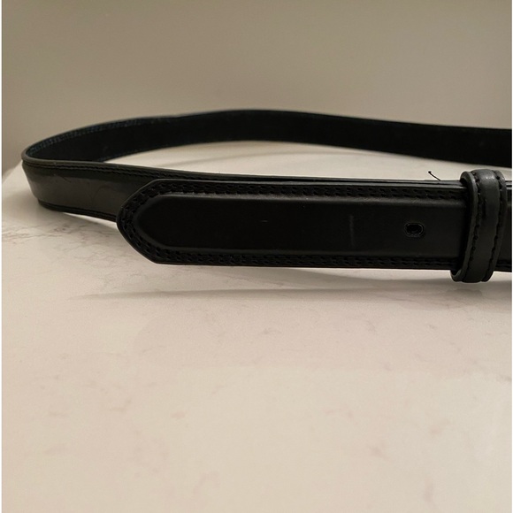 EUC MEN’S SIZE 44 DRESS BELT WITH A SILVER AND GOLD TONE BUCKLE - Picture 6 of 7